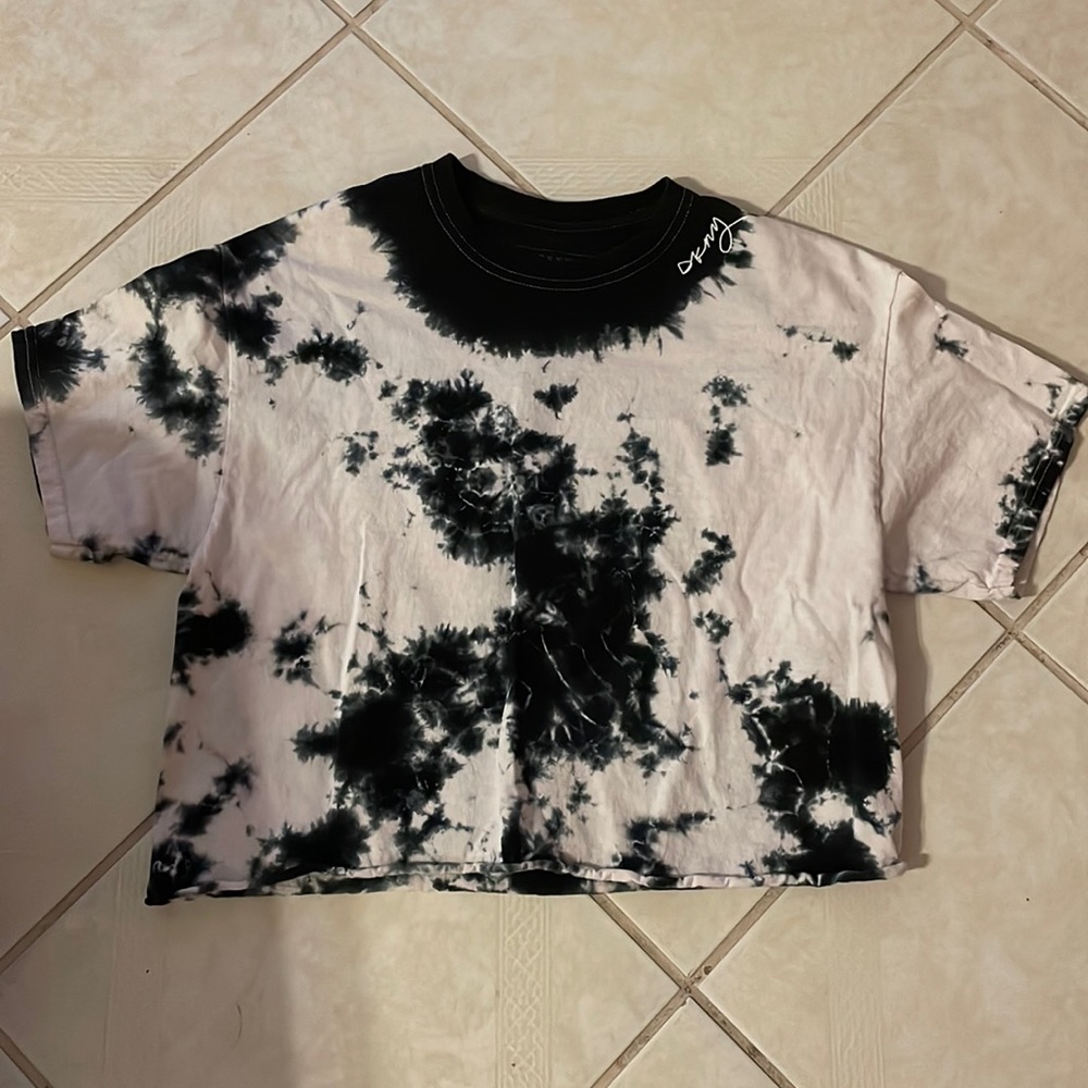 DKNY tie dyed cropped top t-shirt. Size Large XL